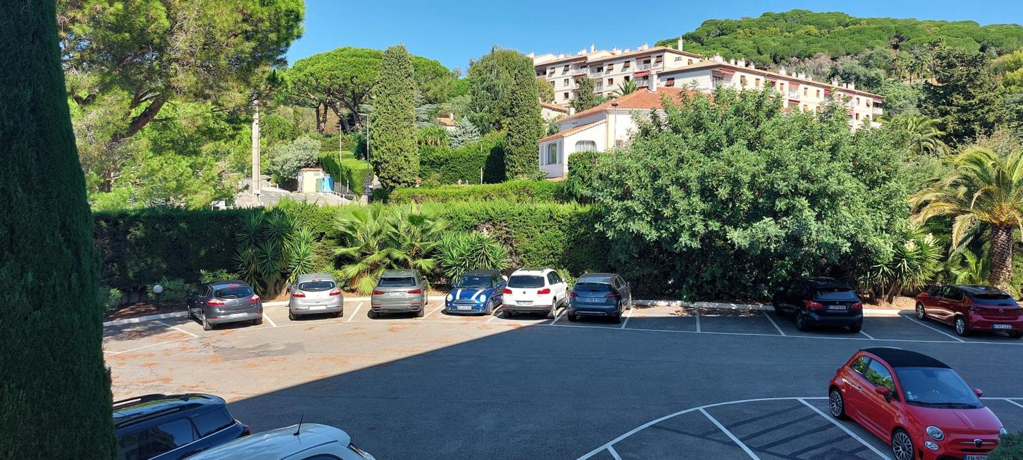 Apartment - Sea View- Swimming Pool - Parking - *