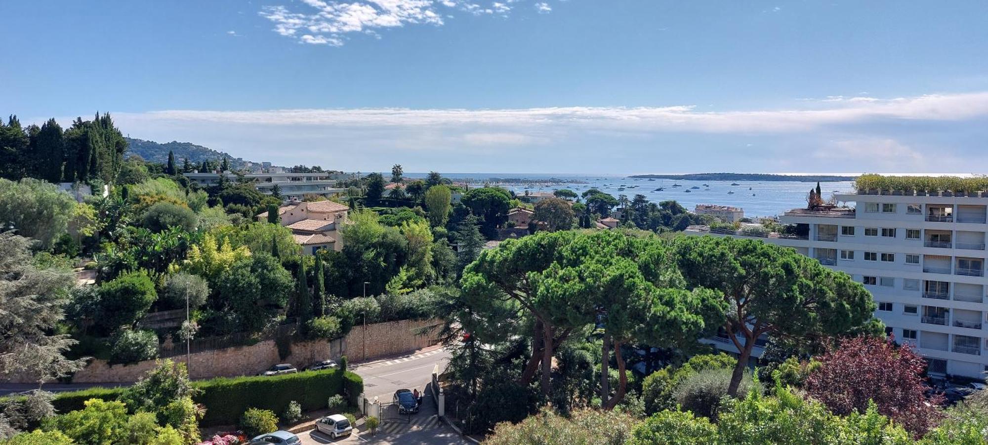 - Sea View- Swimming Pool - Parking - *