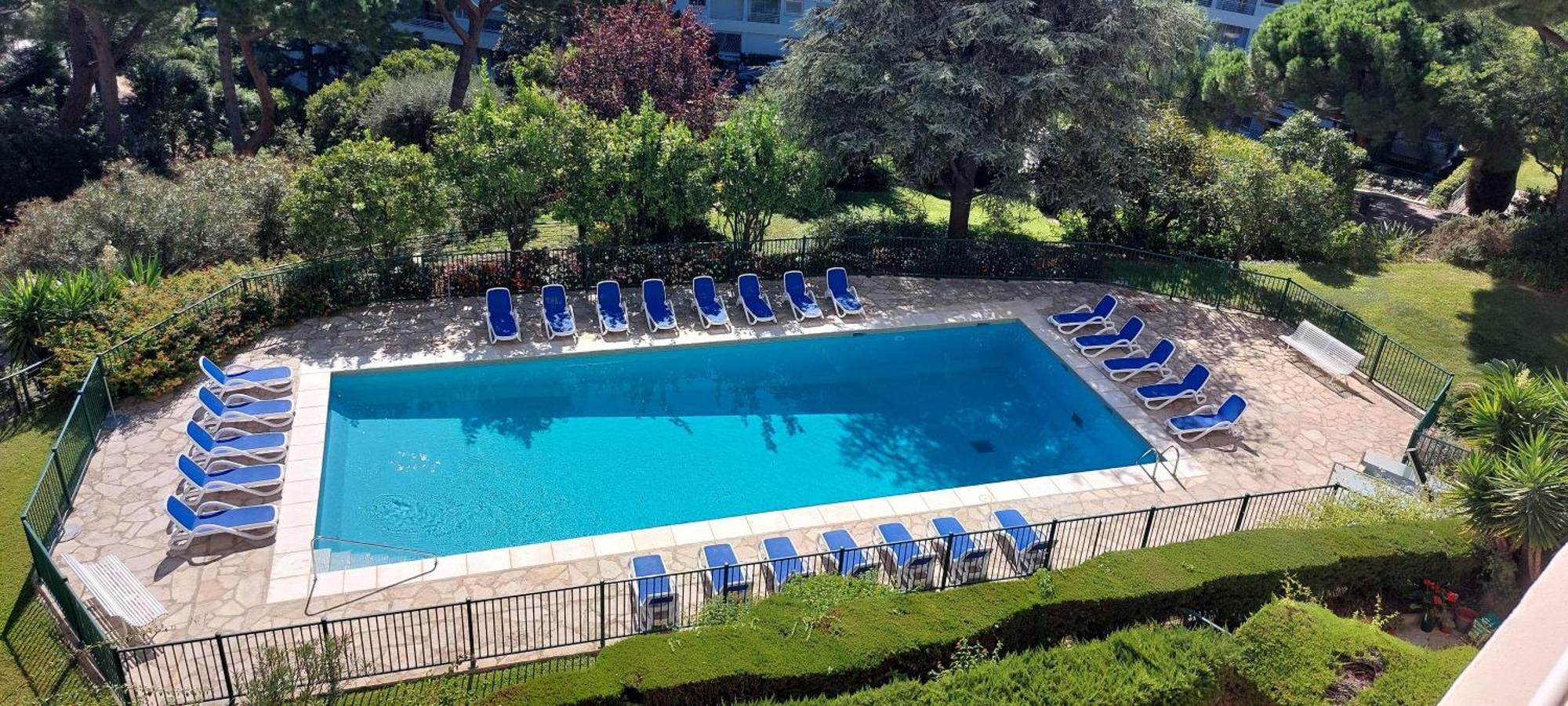 - Sea View- Swimming Pool - Parking -